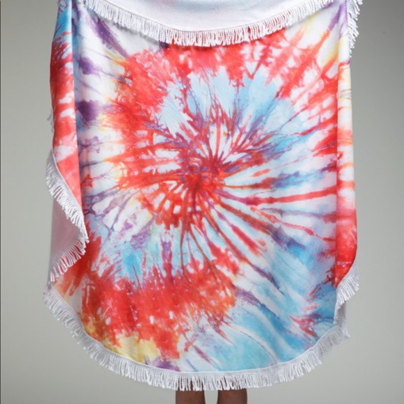 Round Tie-Dye Beach Throw - Picture 1 of 4